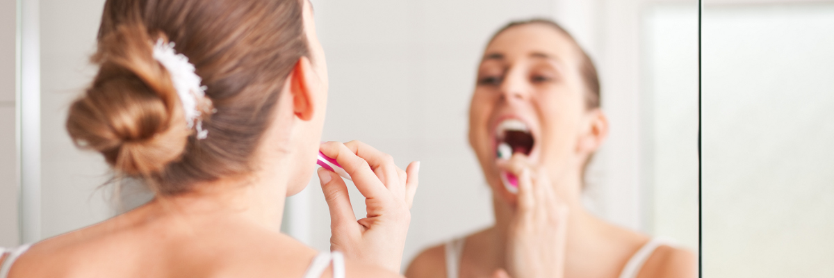 https://www.saludemia.com/documents/425003/439517/mujer_dientes.jpg/65b405e8-aadd-484f-b2b9-20a4e841b186?t=1405588701897